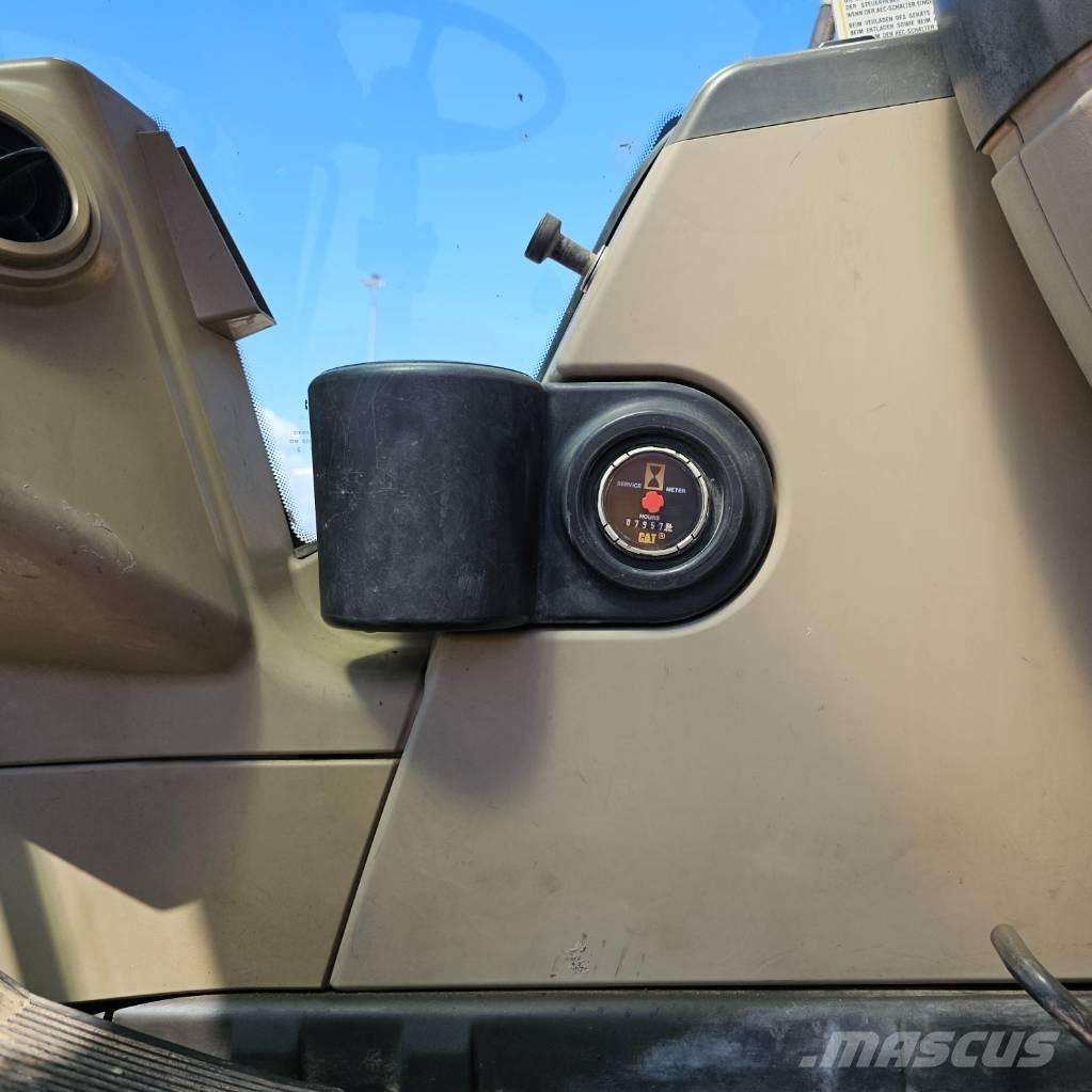 CAT 322 C Excavatoare cu roti