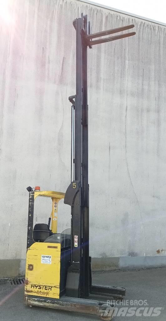 Hyster R 1.4 Stivuitor cu catarg retractabil