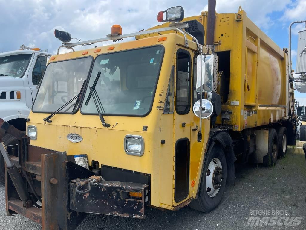 CCC LOW ENTRY Camion de deseuri