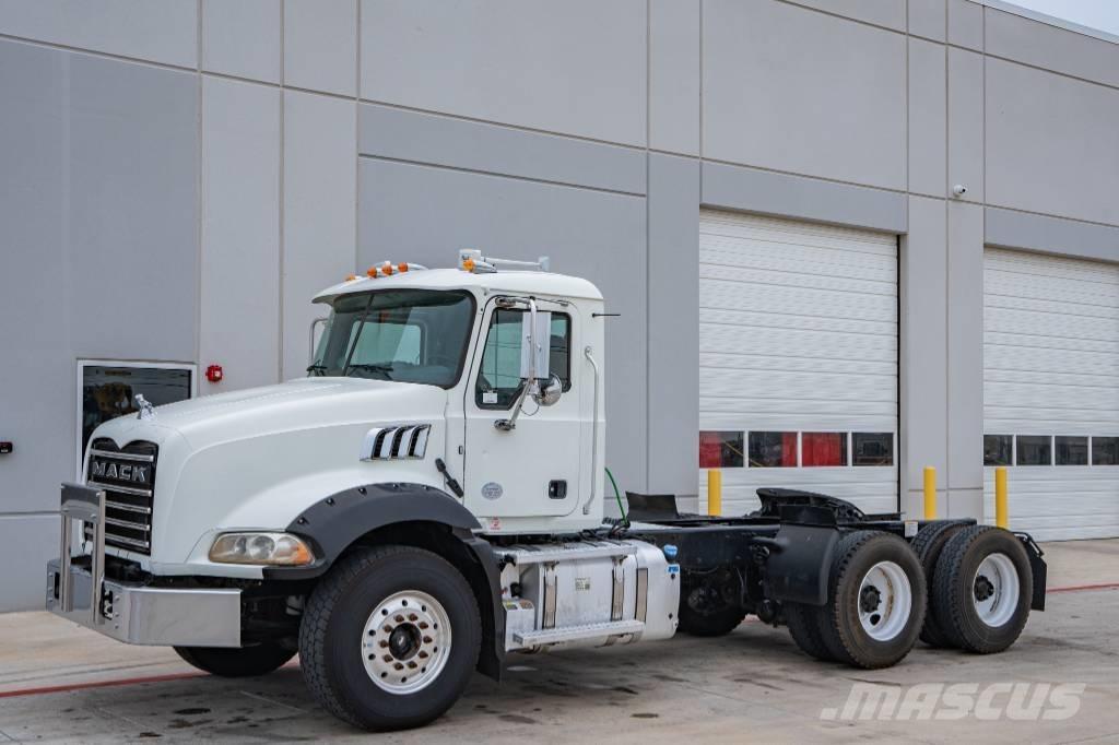 Mack Granite GU 813 Autotractoare