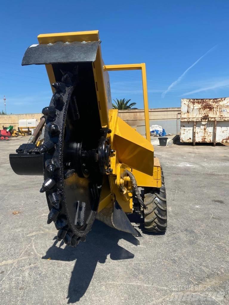 Vermeer RT450 Excavatoare de santuri