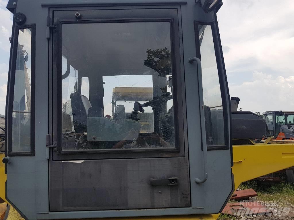 Bomag BW 184 AD Cabine si interior