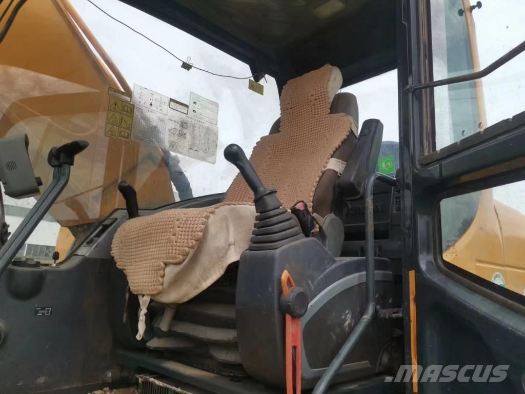 Hyundai 350L VS Excavatoare pe șenile
