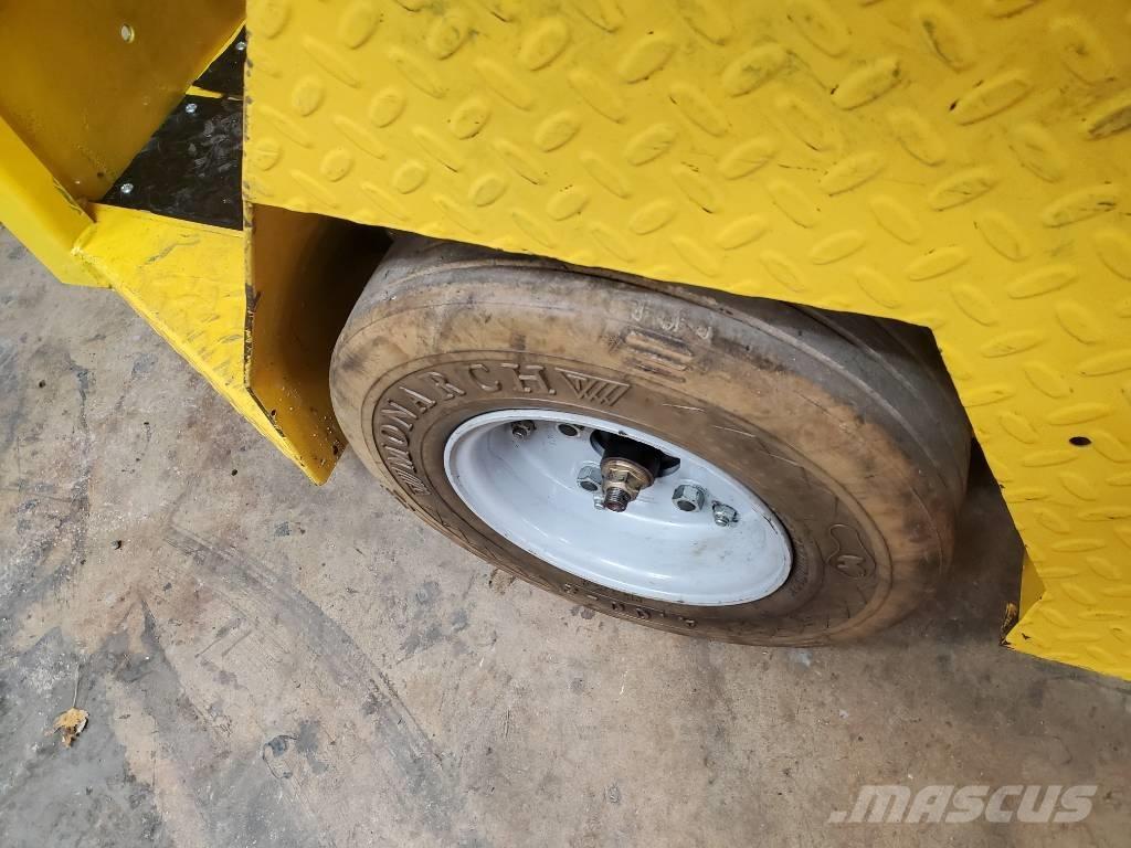 Taylor-Dunn SC090 Camioane de tractiune