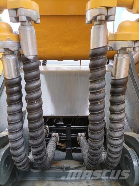 Hyundai 330LC-9T Excavatoare pe șenile
