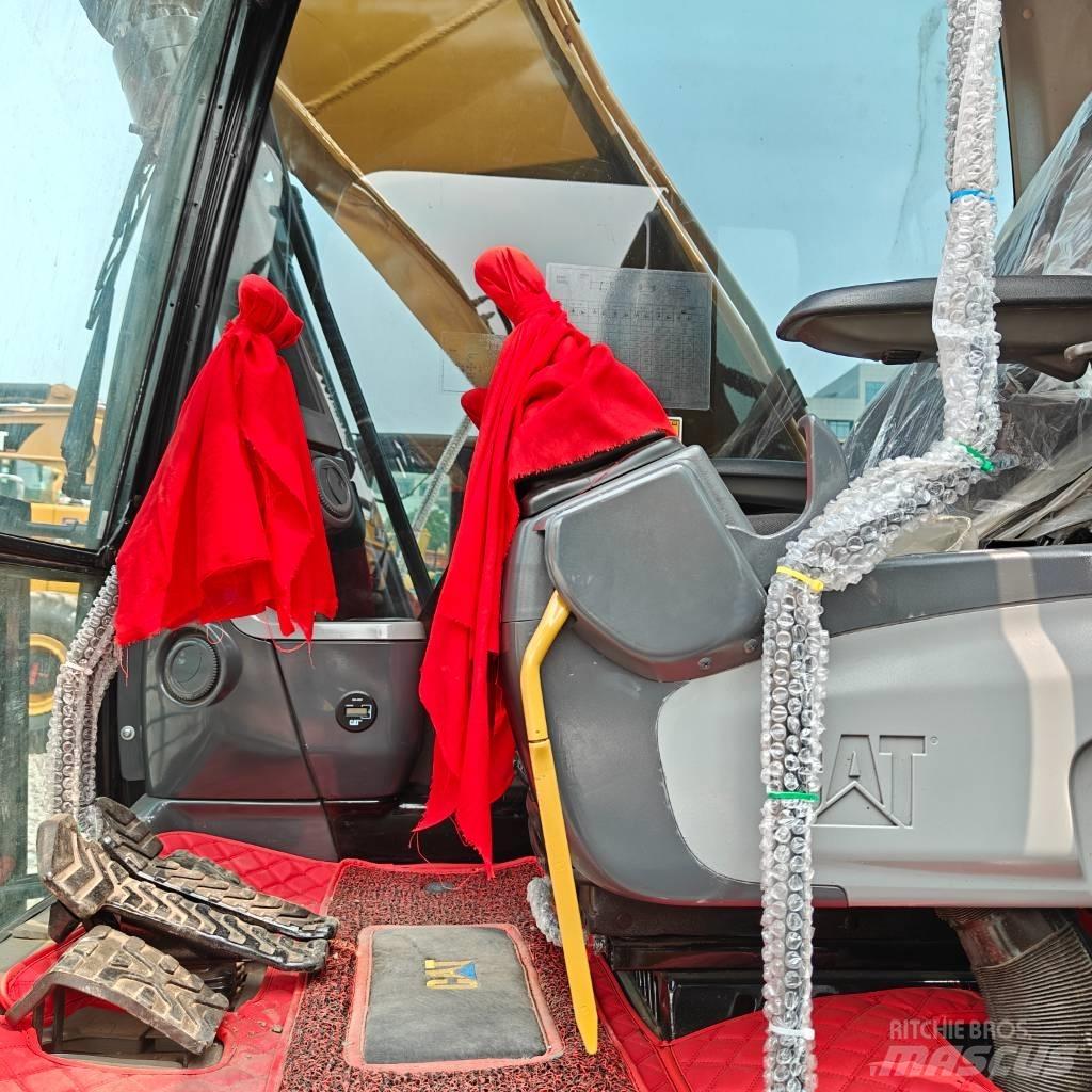 CAT 323D Excavatoare pe șenile
