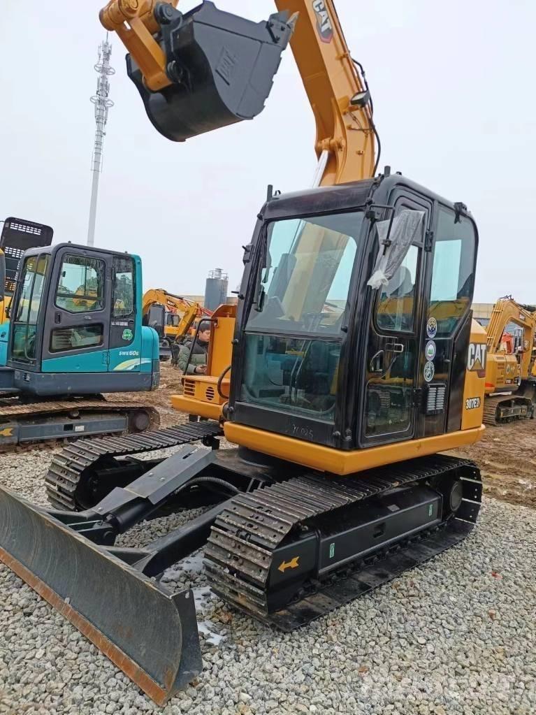 CAT 307 Excavatoare pe șenile
