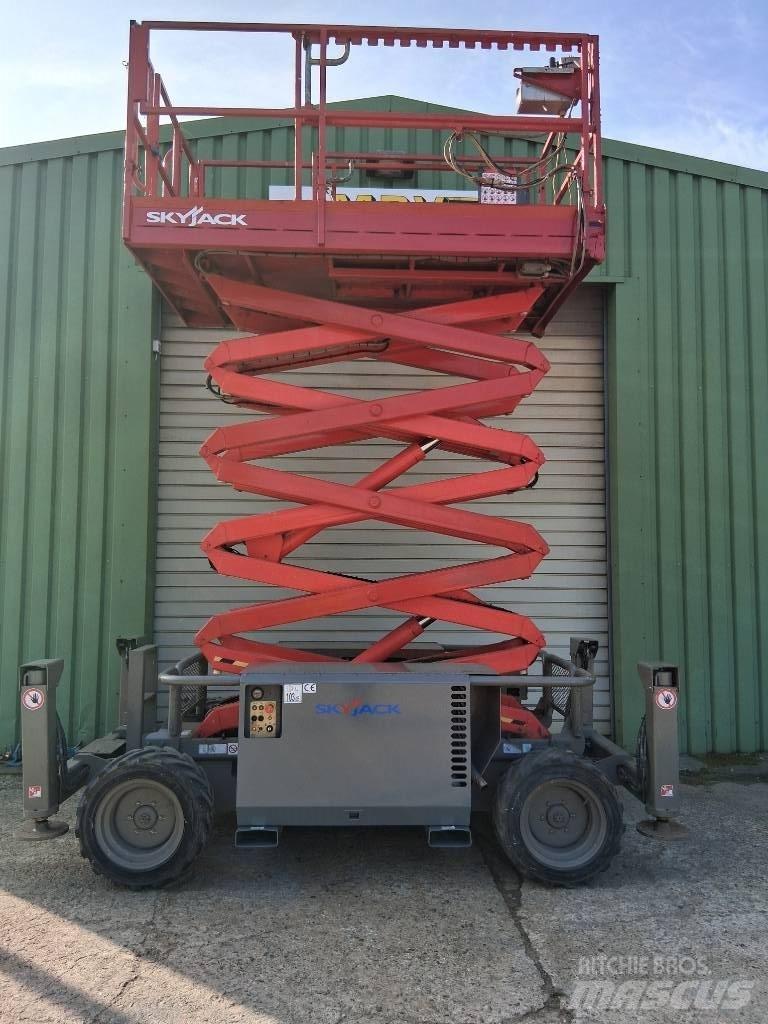 SkyJack SJ 6832 RT Platforme foarfeca