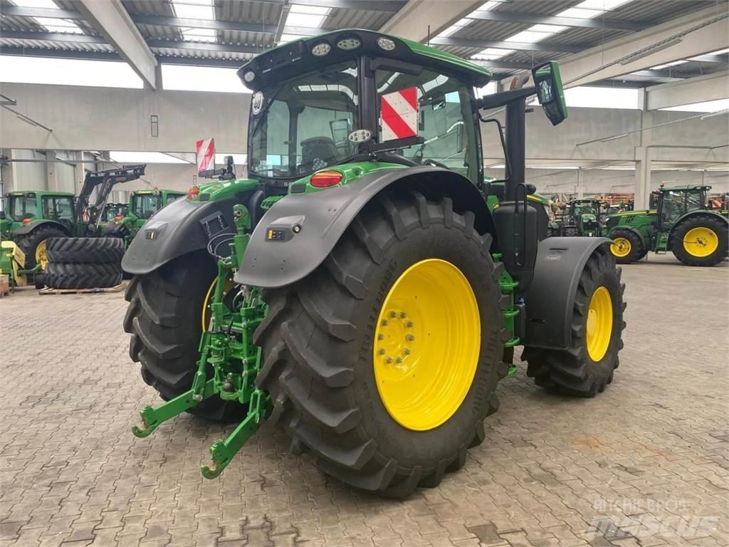 John Deere 6R 215 Tractoare