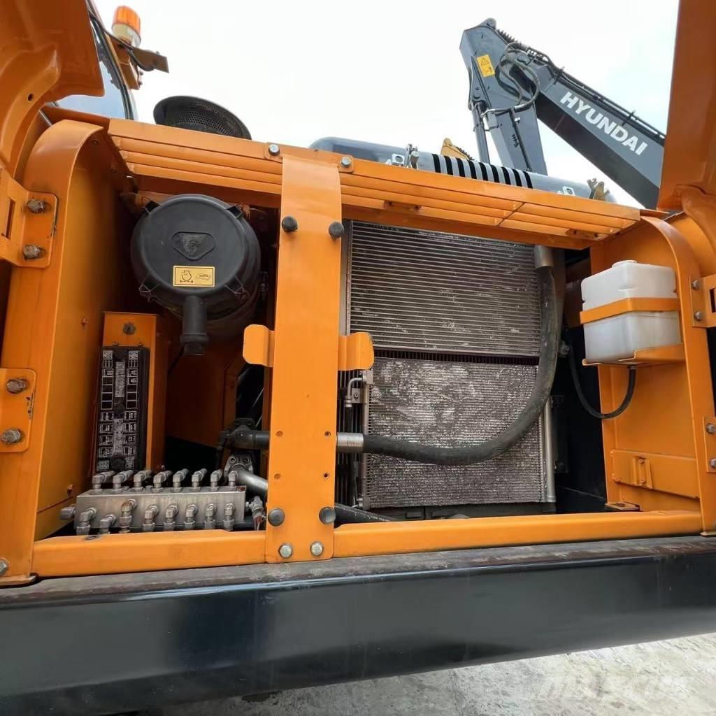 Hyundai R220LC-9S Excavatoare 7t - 12t