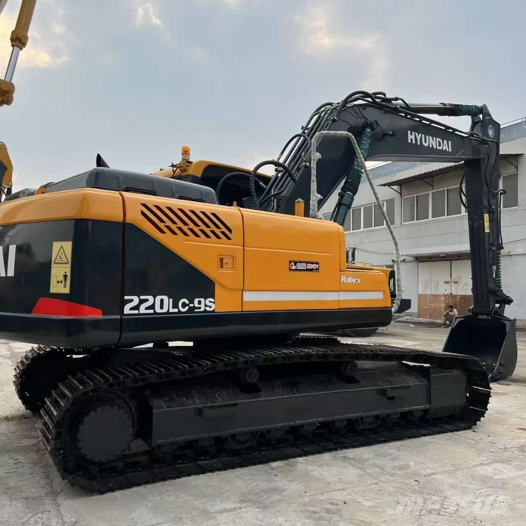 Hyundai R220LC-9S Excavatoare 7t - 12t