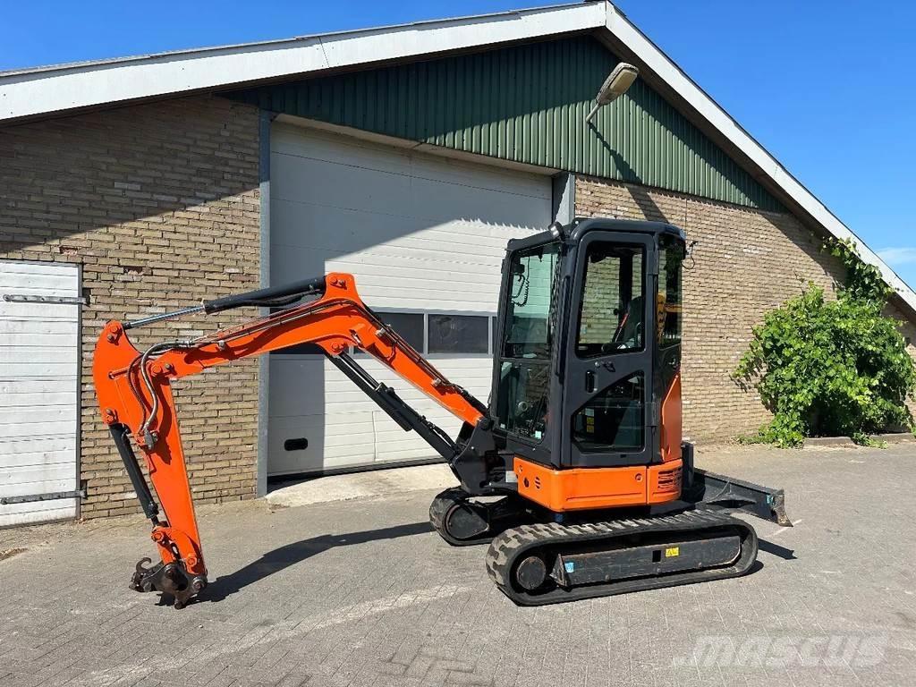 Hitachi ZX26U-6CR Mini excavatoare < 7t