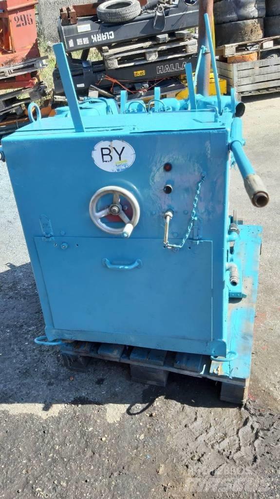 Hanix 32 HP Utilaje construcții - Altele