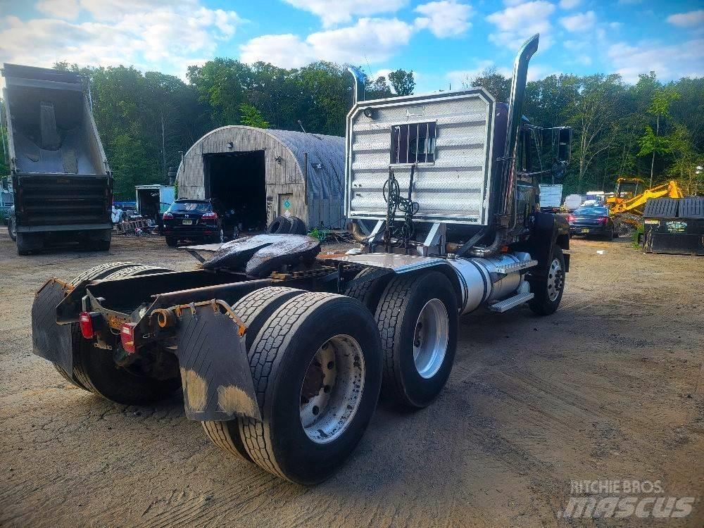 Mack CH 613 Autotractoare