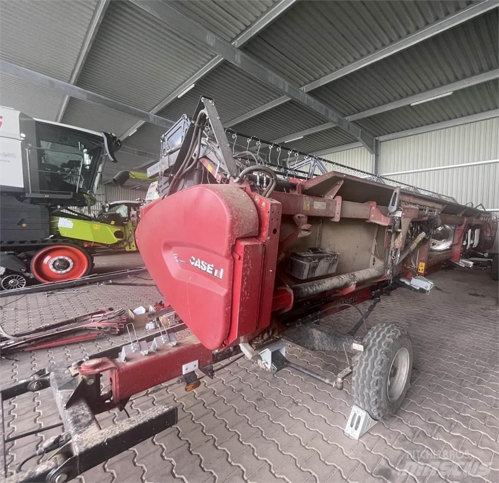 Case IH 8250 ASF Combine de secerat