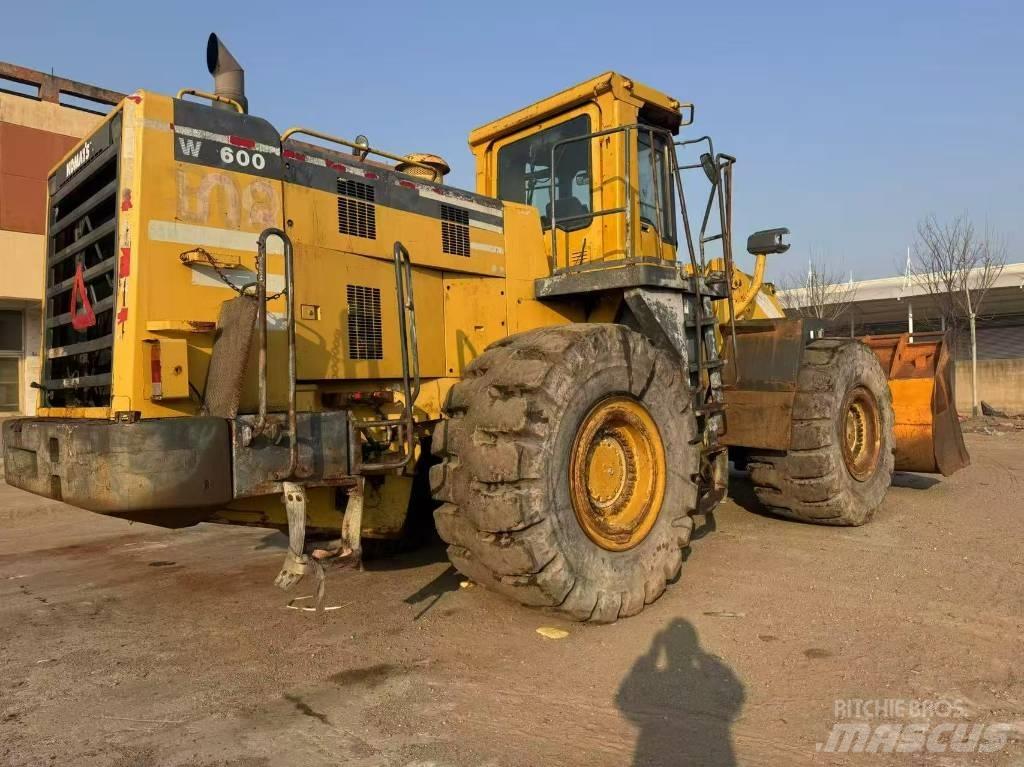 Komatsu WA 600-3 Incarcator pe pneuri