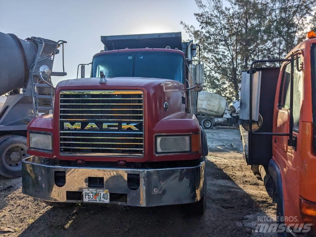 Mack CL 713 Autobasculanta