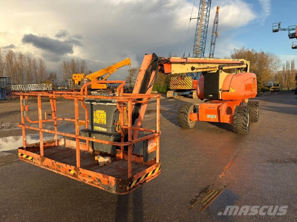 JLG 800 AJ Nacele cu brat articulat