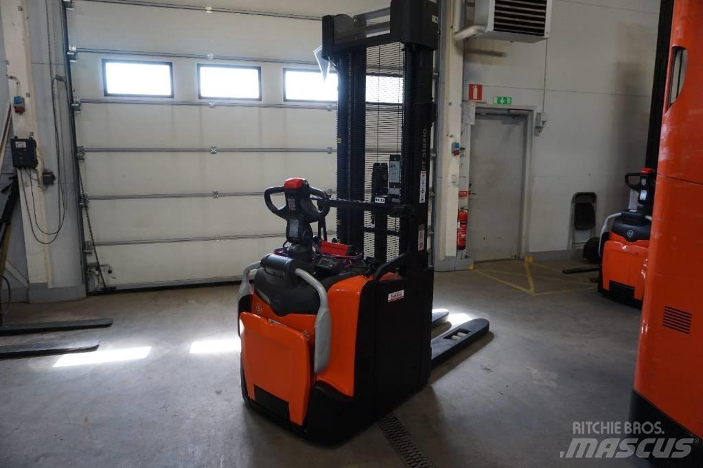 Toyota SPE140L Transpaleta manuala