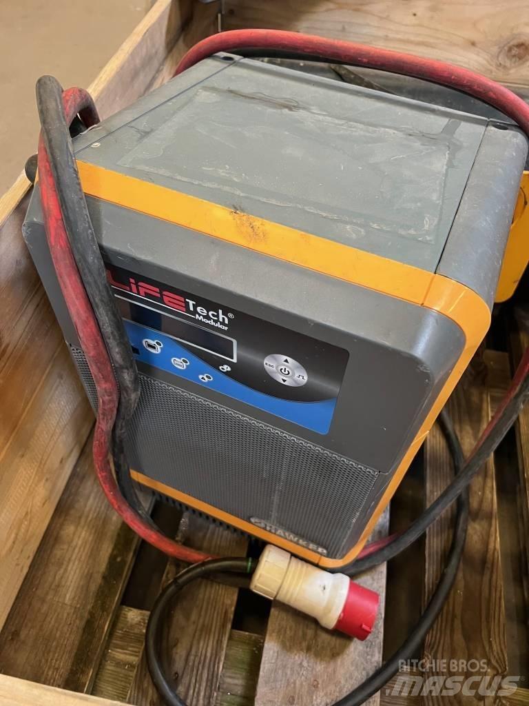 CAT EP30CN Stivuitor electric