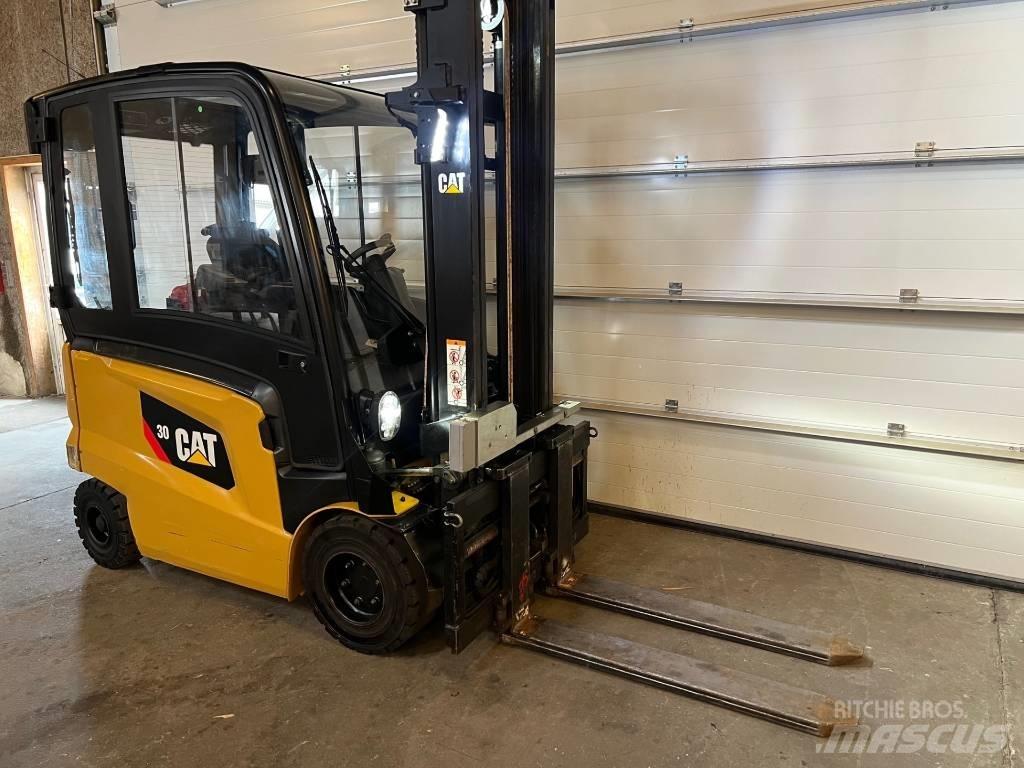 CAT EP30CN Stivuitor electric
