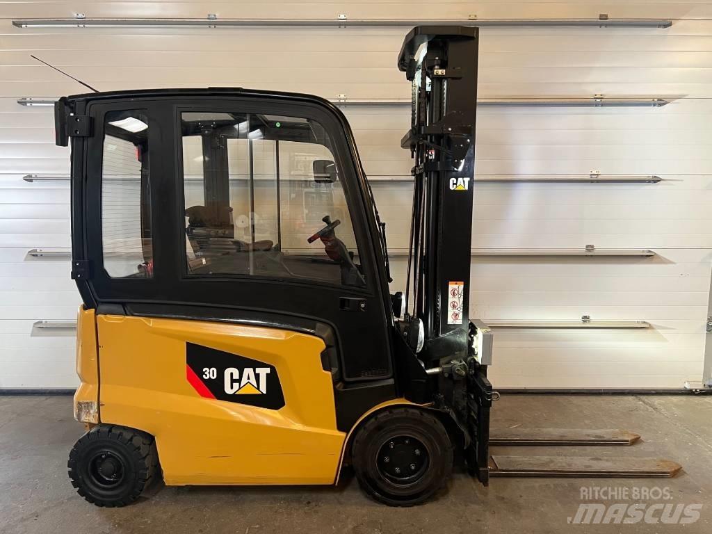 CAT EP30CN Stivuitor electric