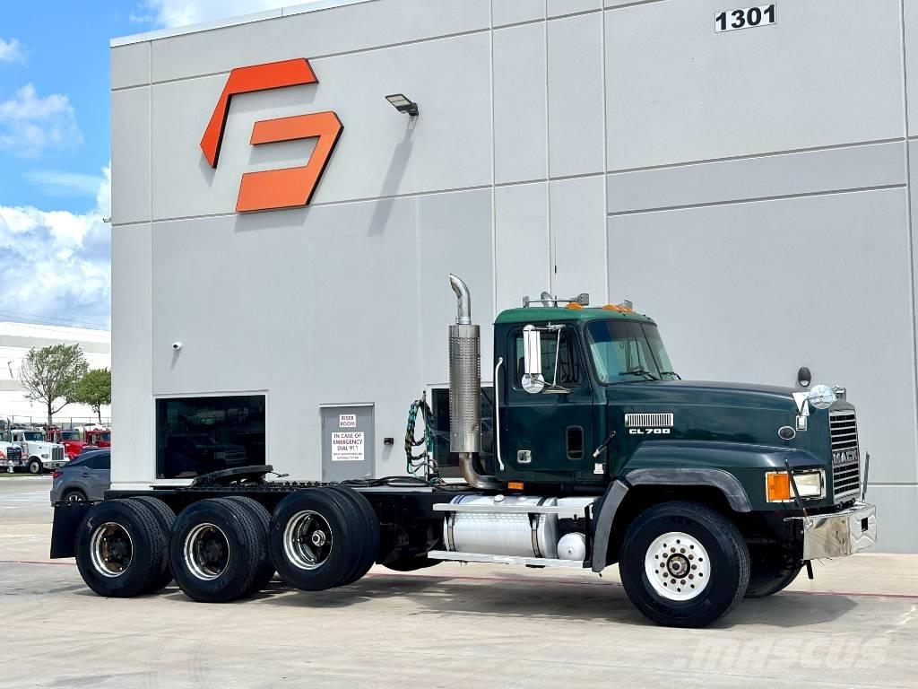 Mack CL 713 Autotractoare