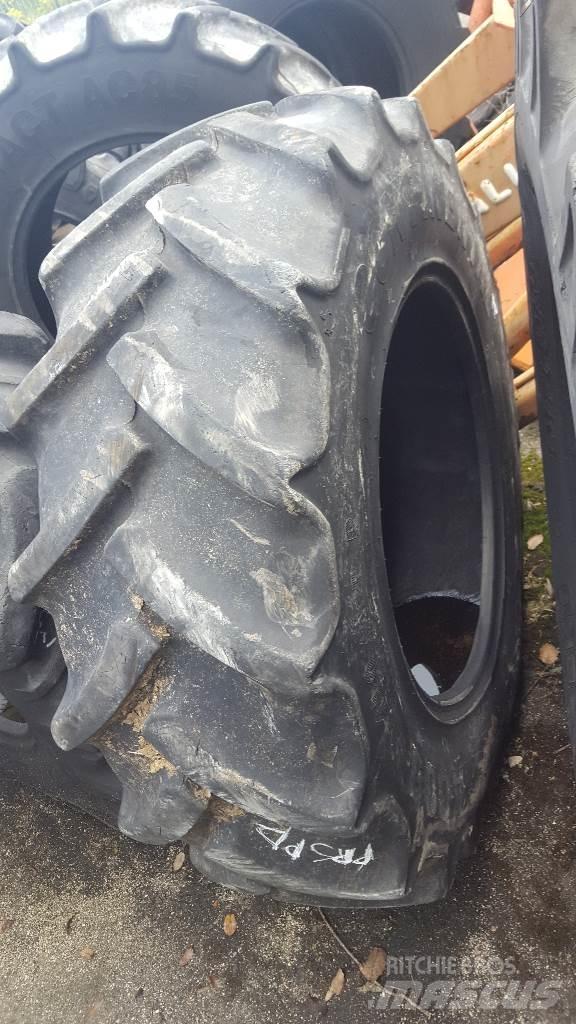  Pneu 13.6R24 Roti