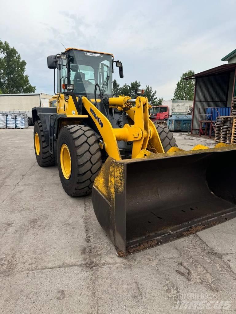 Komatsu WA250 Incarcator pe pneuri