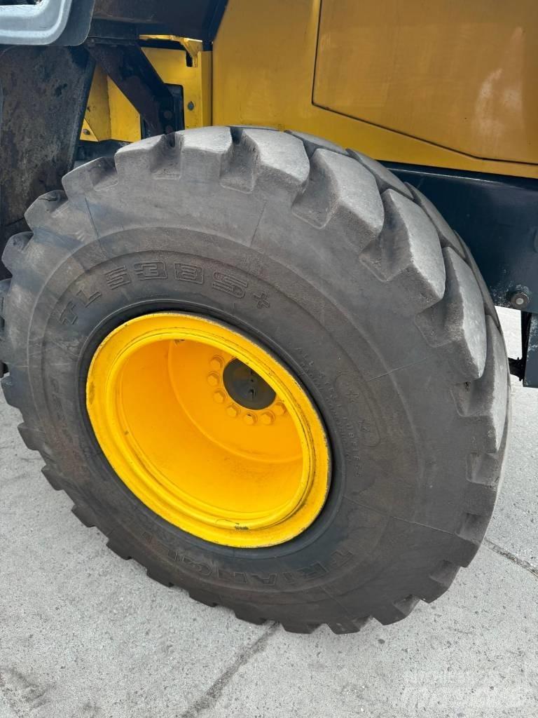 Komatsu WA250 Incarcator pe pneuri