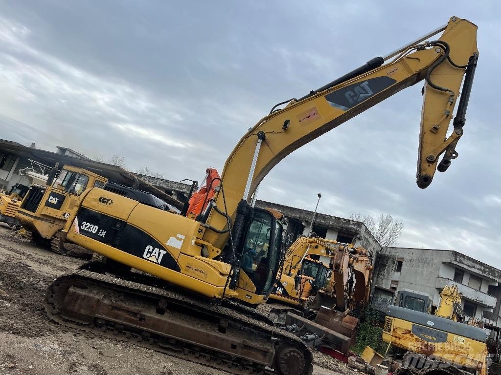 CAT 323 D Excavatoare pe șenile
