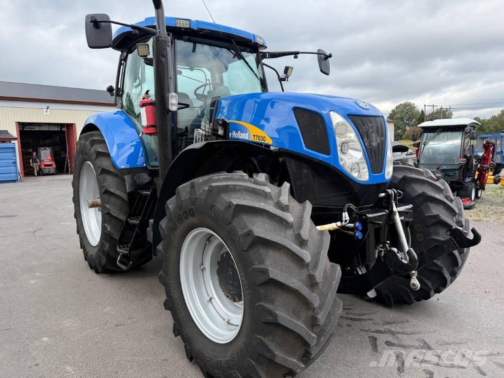 New Holland T7030 Tractoare