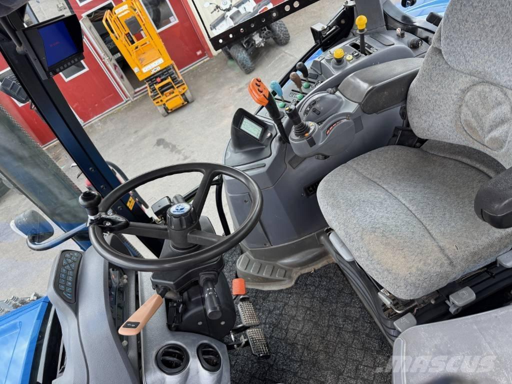 New Holland T7030 Tractoare