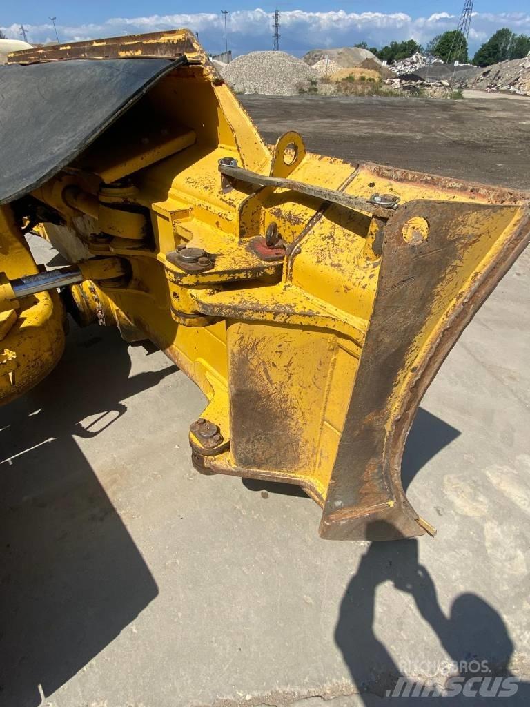 Komatsu D61PX24 Buldozere pe senile