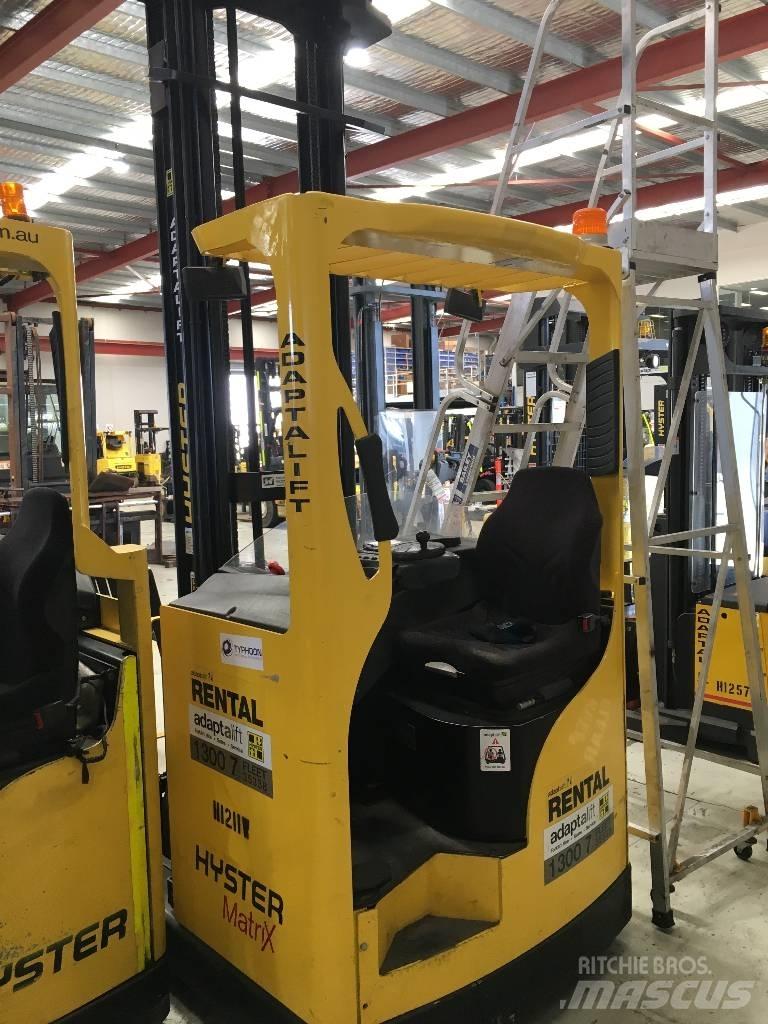 Hyster R1.6 Stivuitor cu catarg retractabil