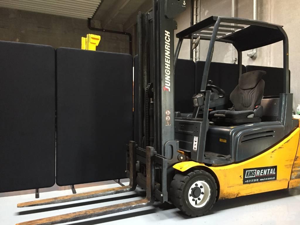 Jungheinrich EFG 220 Stivuitor electric