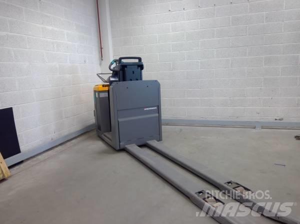 Jungheinrich ECE 225 Stivuitoare de micã inaltime pentu logistica