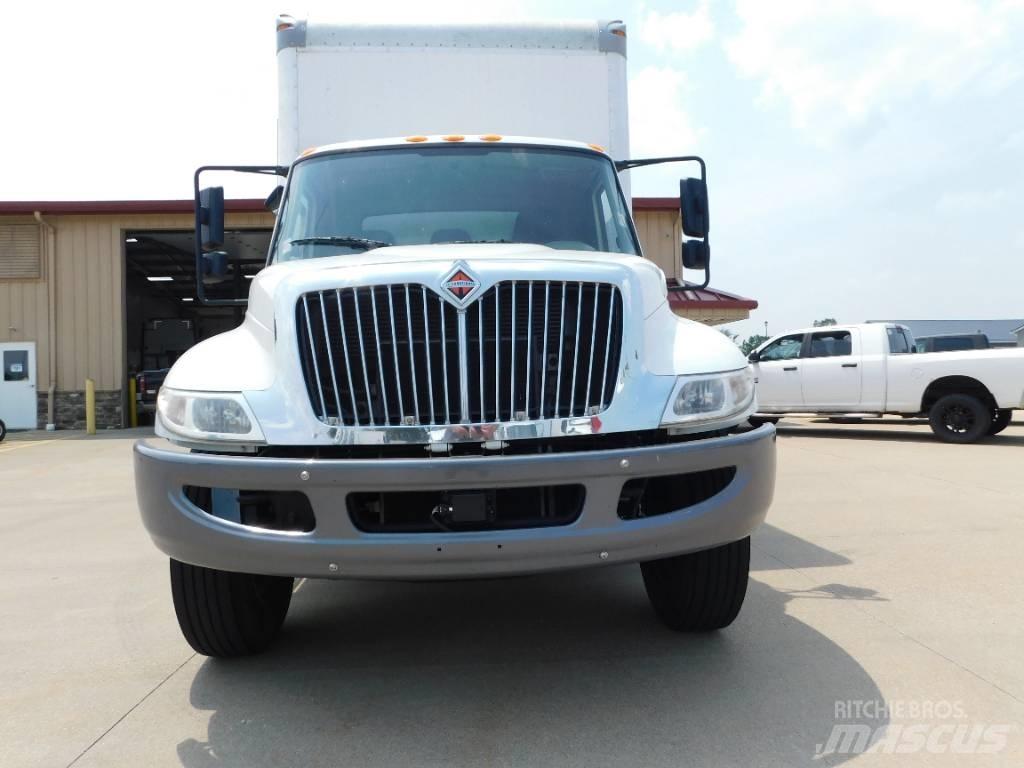 International 4300 Camion cadru container