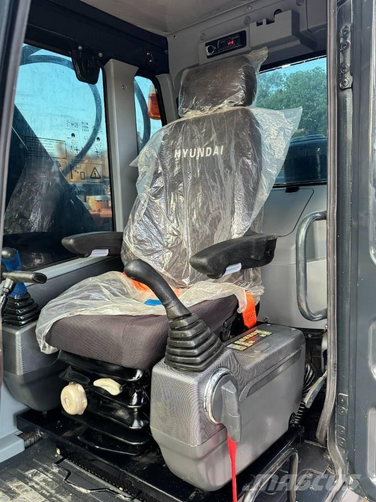 Hyundai 220HX Excavatoare pe șenile
