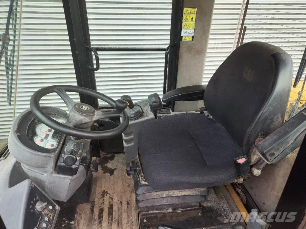 CAT 930G Incarcator pe pneuri