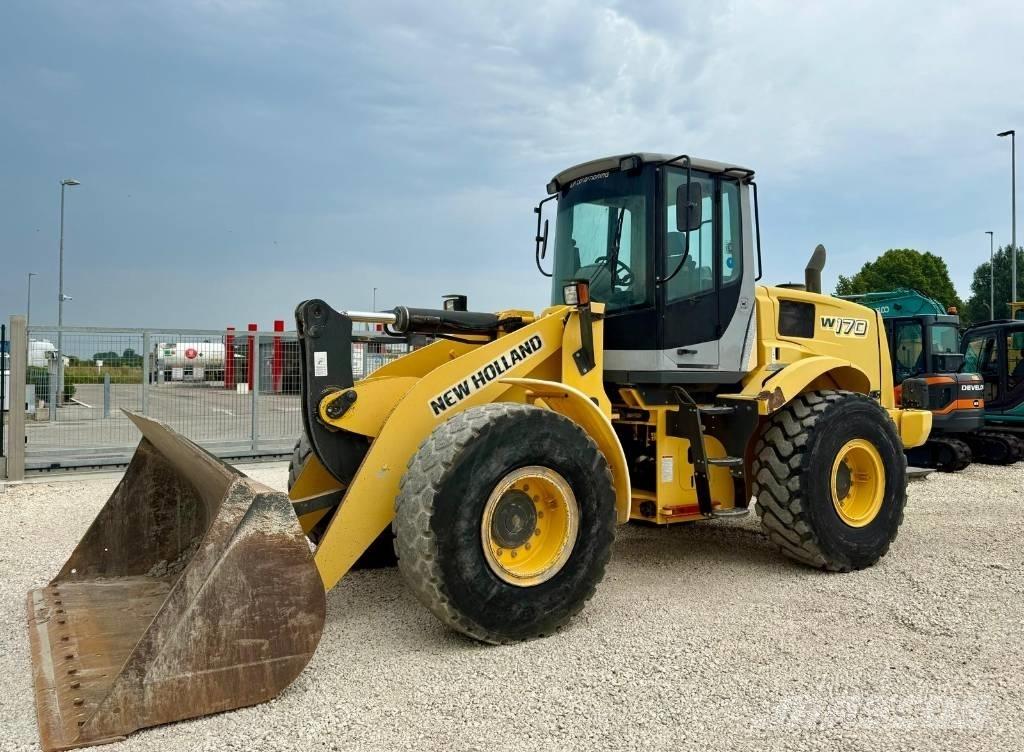 New Holland W 170 Incarcator pe pneuri