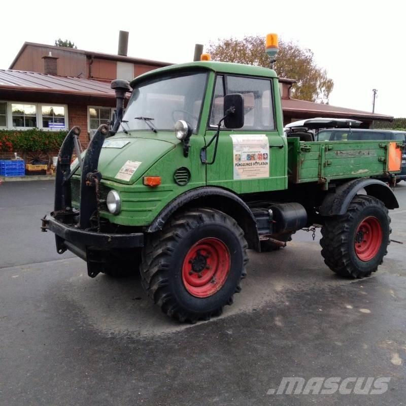 Mercedes-Benz U421 Tractoare