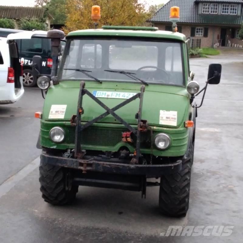 Mercedes-Benz U421 Tractoare