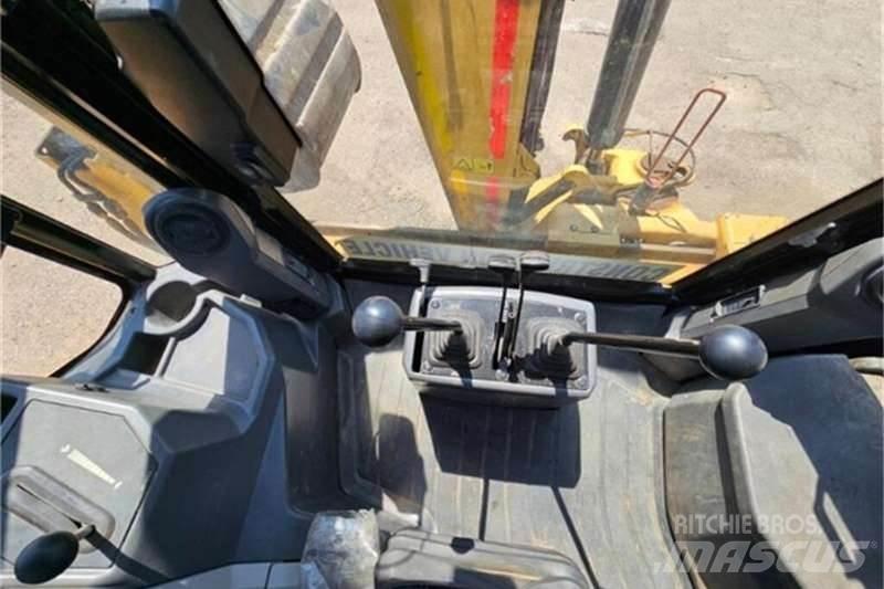 CAT 426F2 TLB Buldoexcavatoare