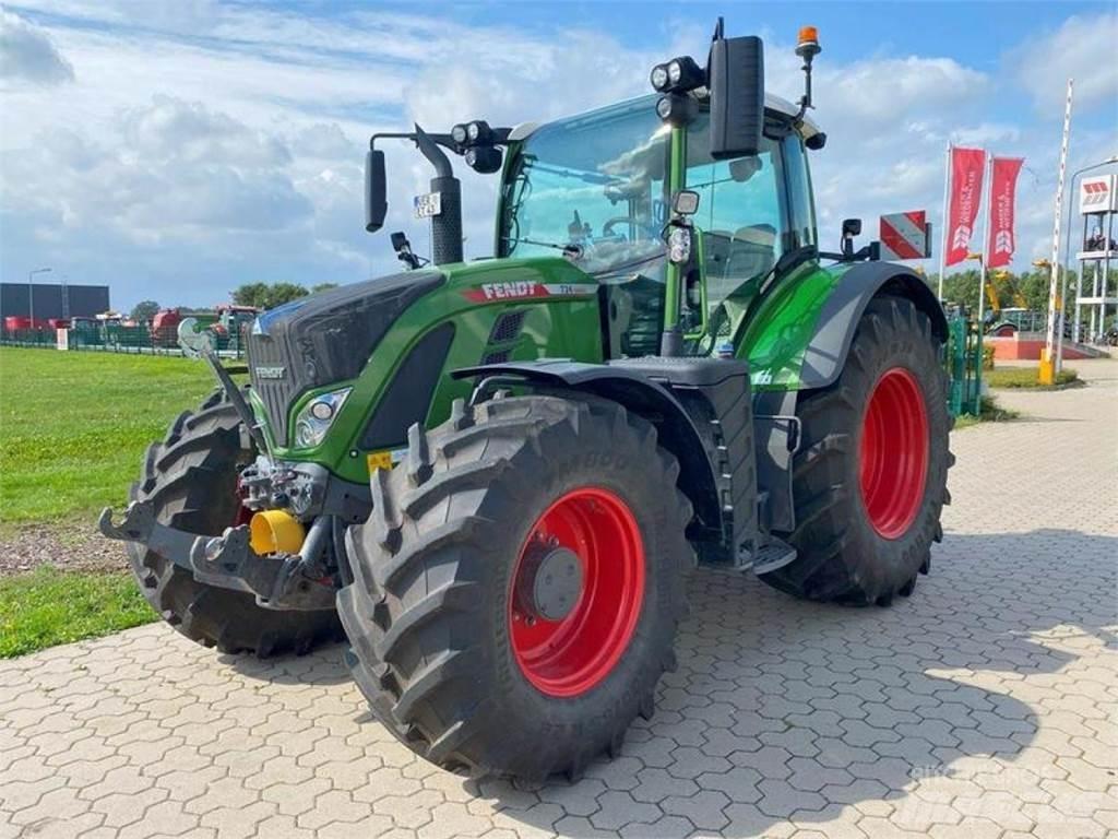 Fendt 724 PROFI+ Tractoare
