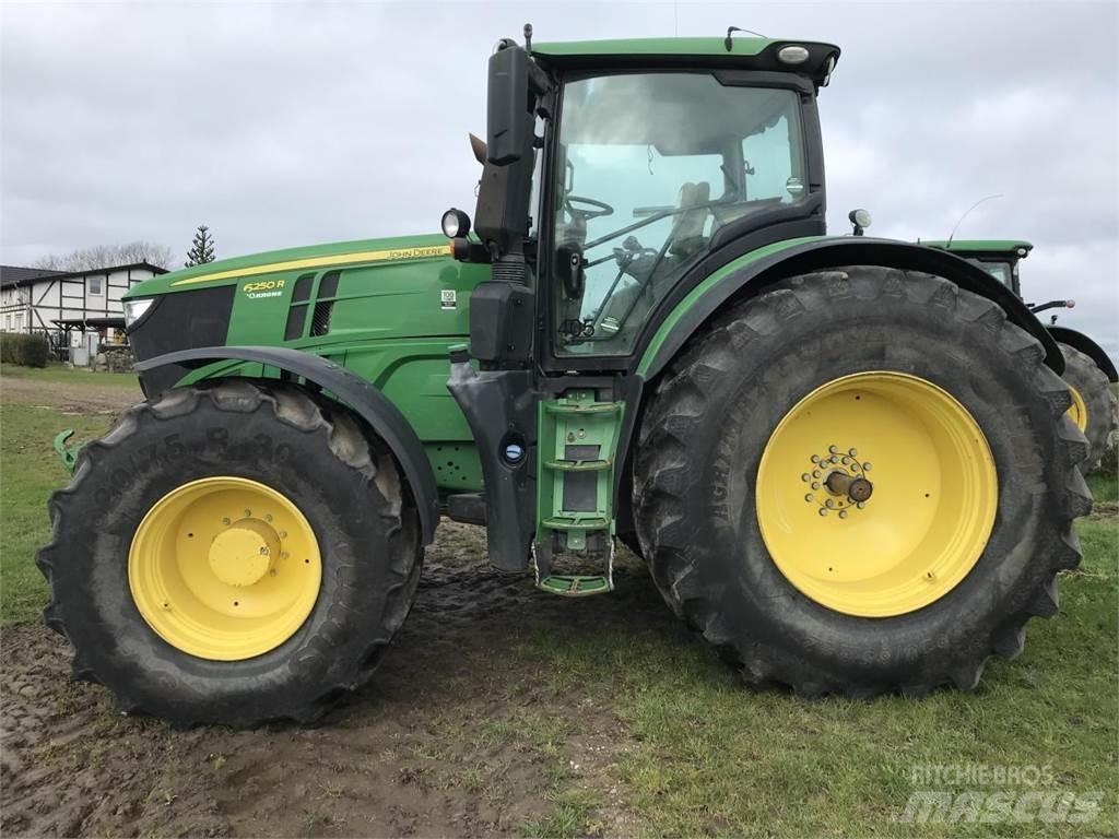 John Deere 6250R Tractoare