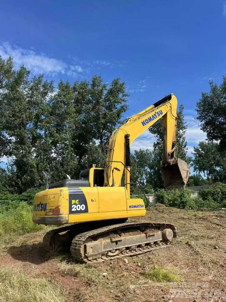 Komatsu PC 200 Excavatoare pe șenile
