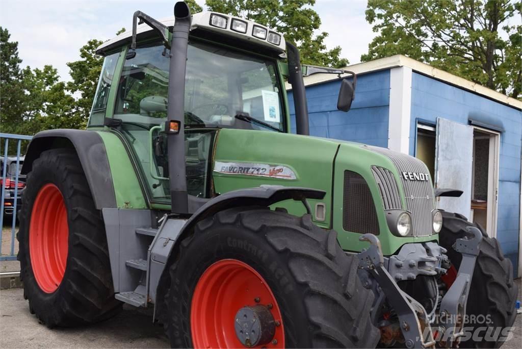Fendt 712 Vario Tractoare
