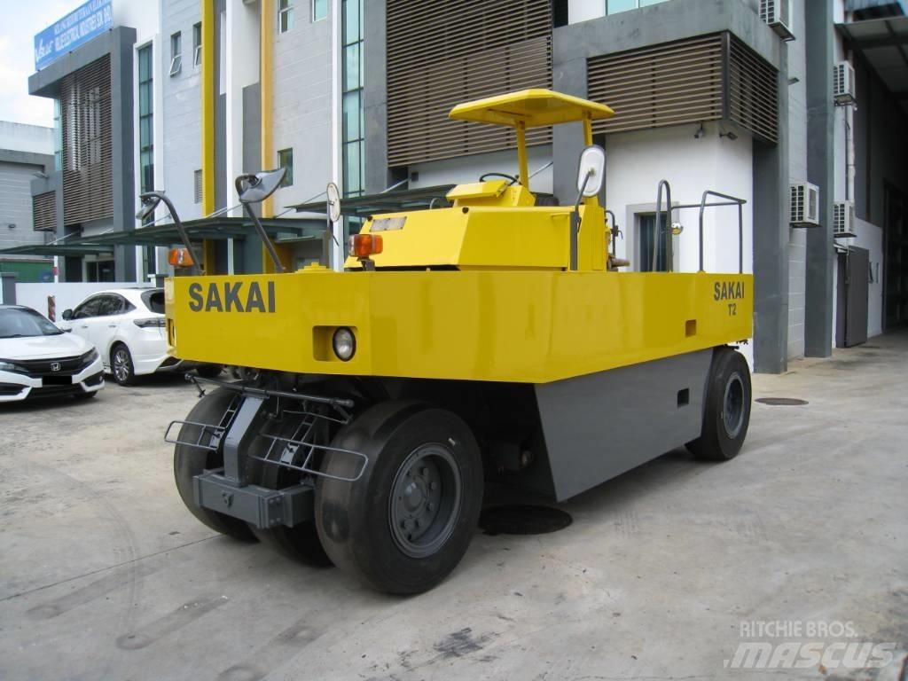 Sakai T2 Cilindri compactori cu roti
