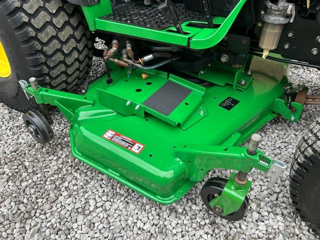 John Deere 2032R Tractoare compacte
